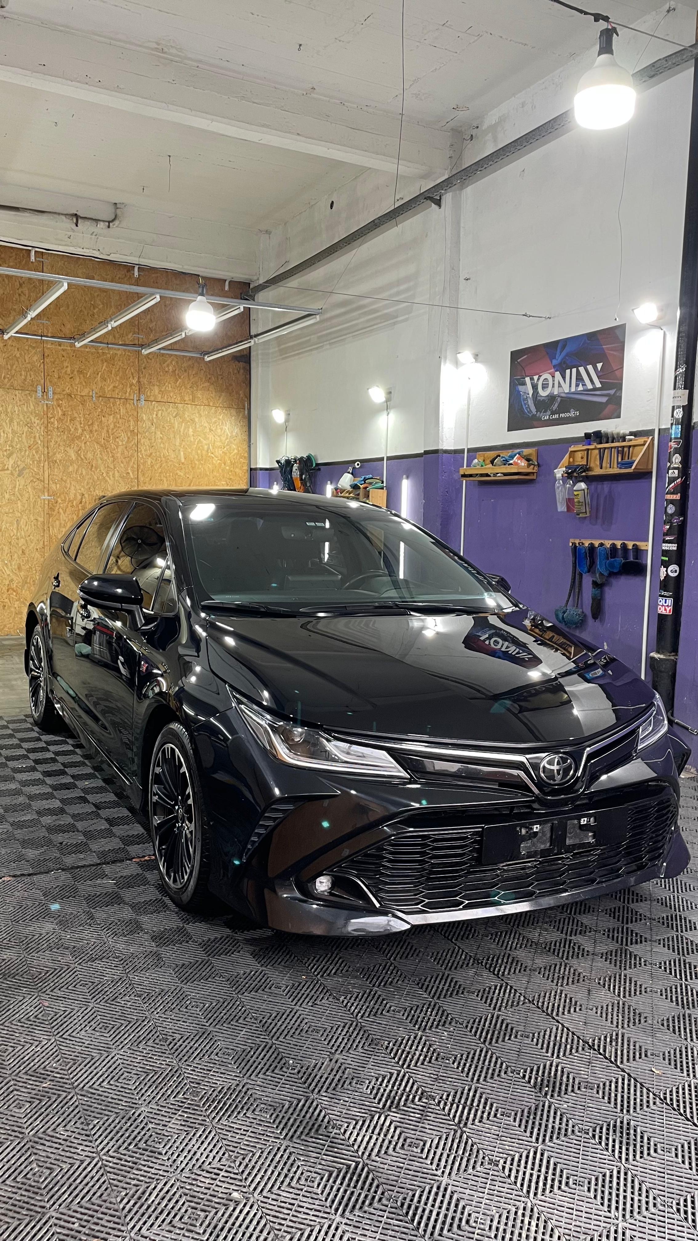 Toyota Corolla GR con acabado brillante premium